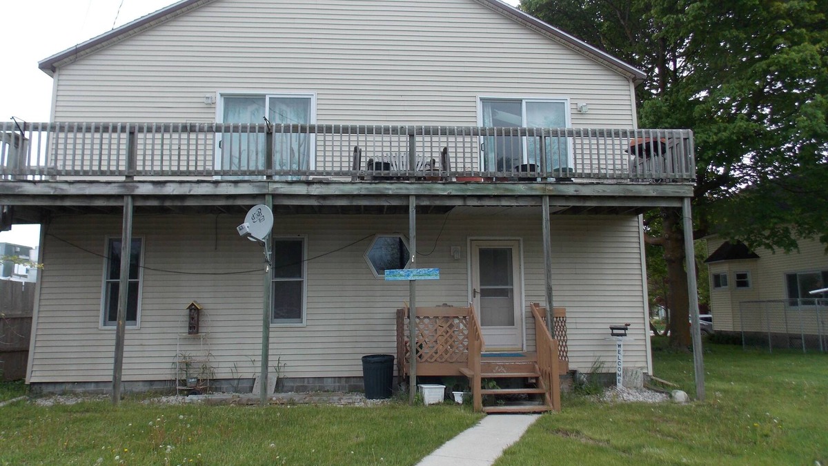 Onaway House | 3 bedroom 2 bathroom upstairs apartment in downtown Onaway
