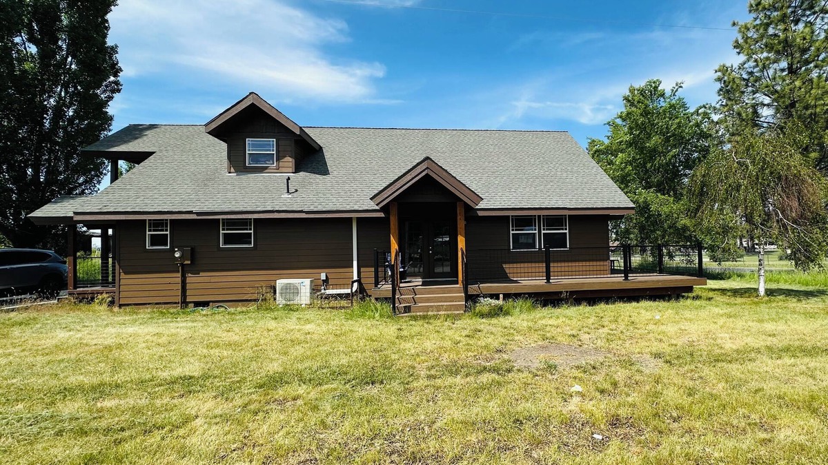 Worley House | 3 bedroom 2 full bath house in beautiful Worley WiFi, AC. Start your getaway