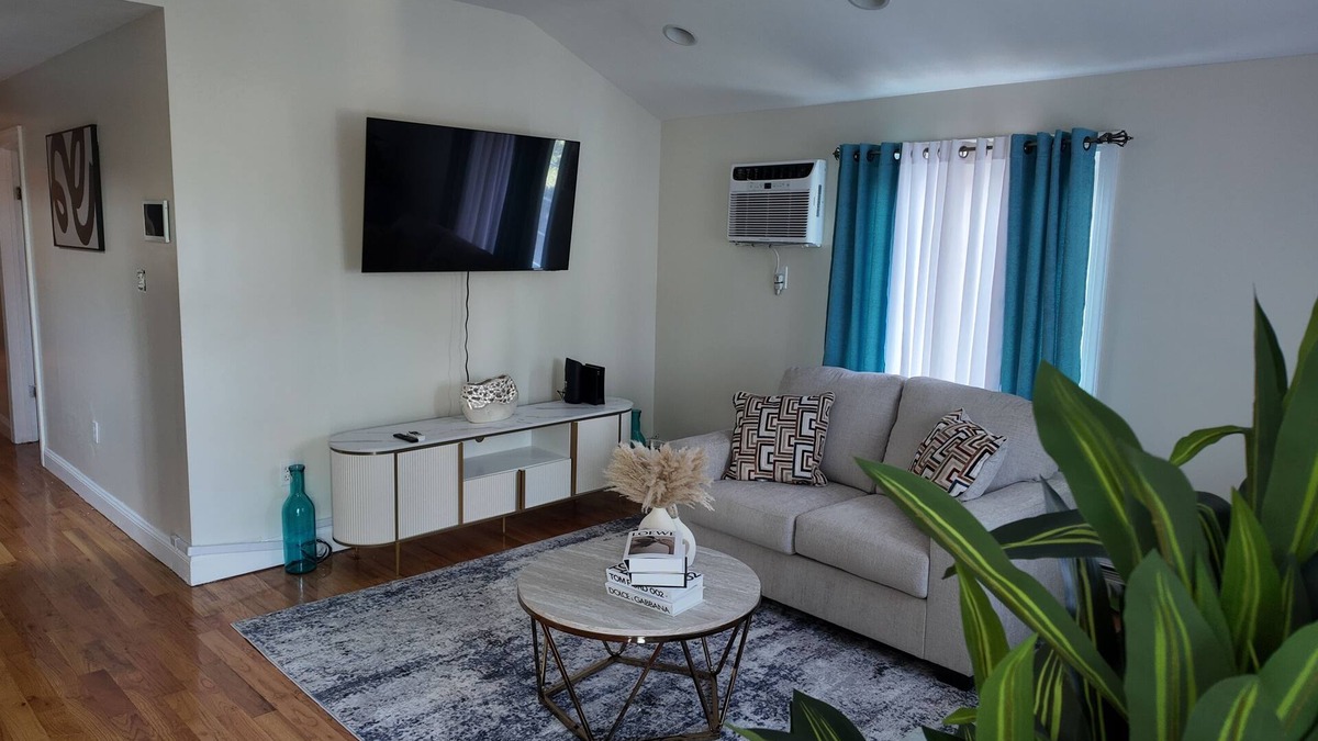 Rochdale Apartment | 3-bedroom 2BR apartment in fabulous Queens CLOSE TO JFK