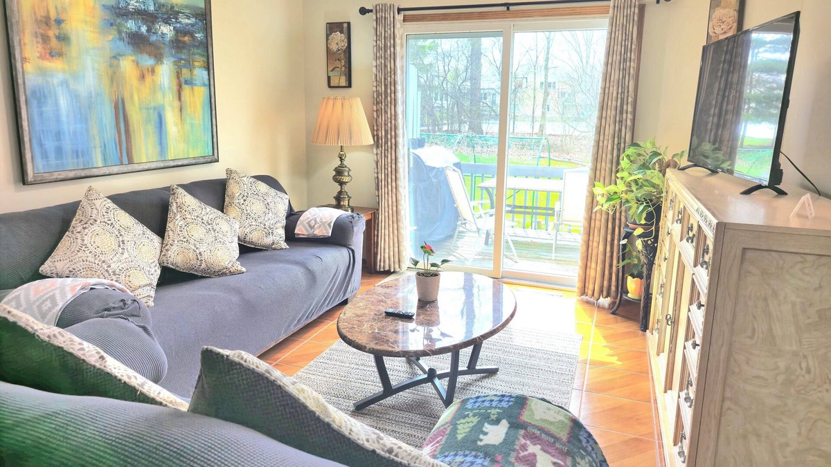 Poland Condo | 3-bedroom, 3-bathroom condo in fantastic Poland with WiFi, AC, fitness room