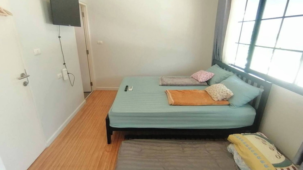 Pathum Thani House | 3-bedroom 3-bathroom townhome in the Suburbs of Bangkok with Club Pool&Gym