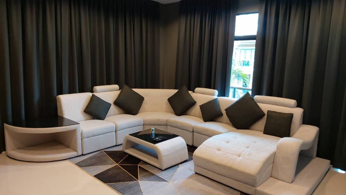 Kathu House | 3 bedroom , 4 bathroom