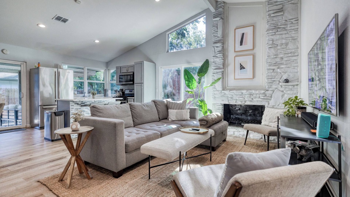 Franklin Park House | 3 Bedroom, 5 Beds, Pet-Friendly South Austin Large Backyard