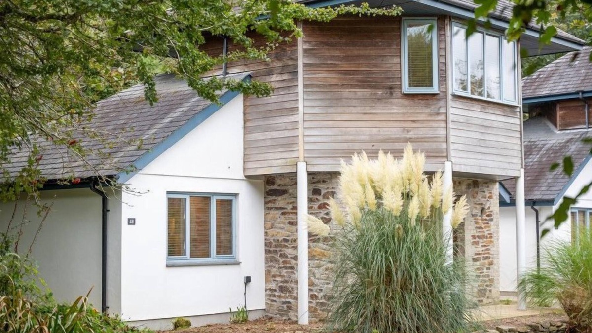 Carnon Downs Cottage | 3 Bedroom 5* cottage with private hot tub