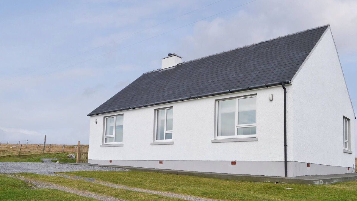 Aisgernis Cottage | 3 bedroom accommodation in Near Lochboisdale