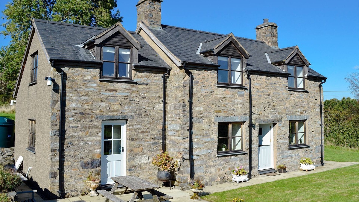 Gwynedd- Snowdonia Cottage | 3 bedroom accommodation in Llanrwst, near Betws-y-Coed