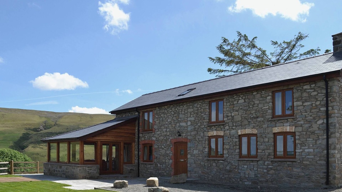 Llanwrthwl Cottage | 3 bedroom accommodation in near Llanwrthwl, Powys