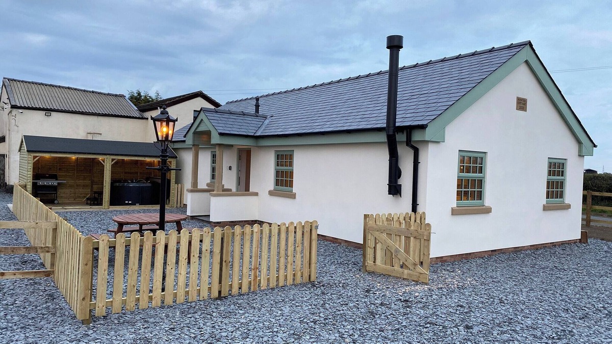 Poulton-le-Fylde Cottage | 3 bedroom accommodation in Stalmine, near Poulton-le-Fylde