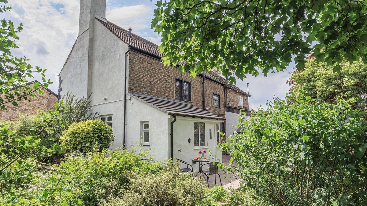 Little Hayfield Cottage | 3 bedroom accommodation in Disley, near Macclesfield