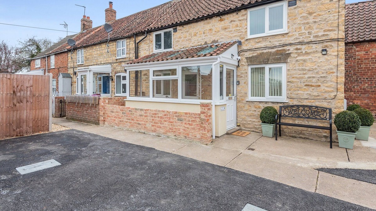 Sturton By Stow Cottage | 3 bedroom accommodation in Ingham, near Lincoln