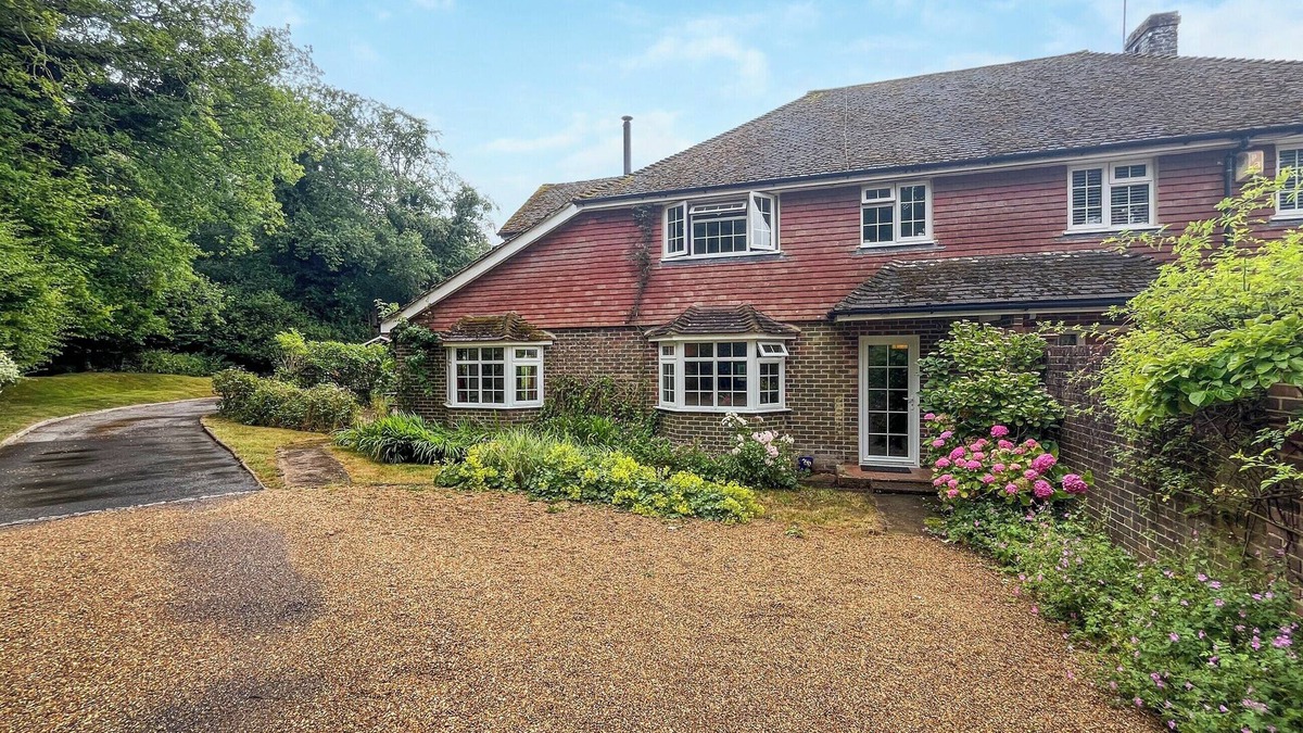 Coleman's Hatch Apartment | 3 bedroom accommodation in Haywards Heath