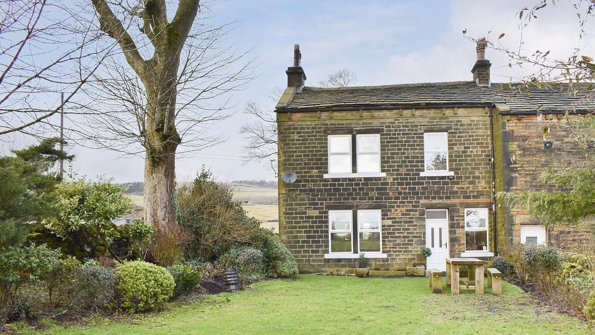 Sowerby Bridge Cottage | 3 bedroom accommodation in Ripponden, near Sowerby Bridge