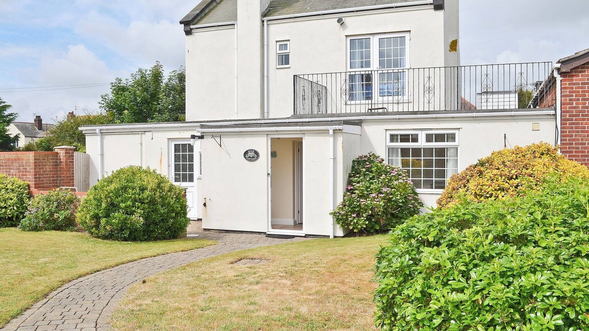 Caister-on-Sea Cottage | 3 bedroom accommodation in Caister-on-Sea