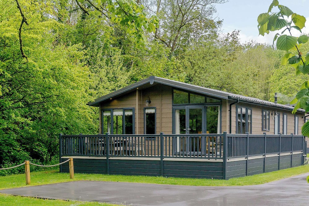 Newton St Loe Ski Chalet | 3 bedroom accommodation in Newton Saint Loe, Nr Bath