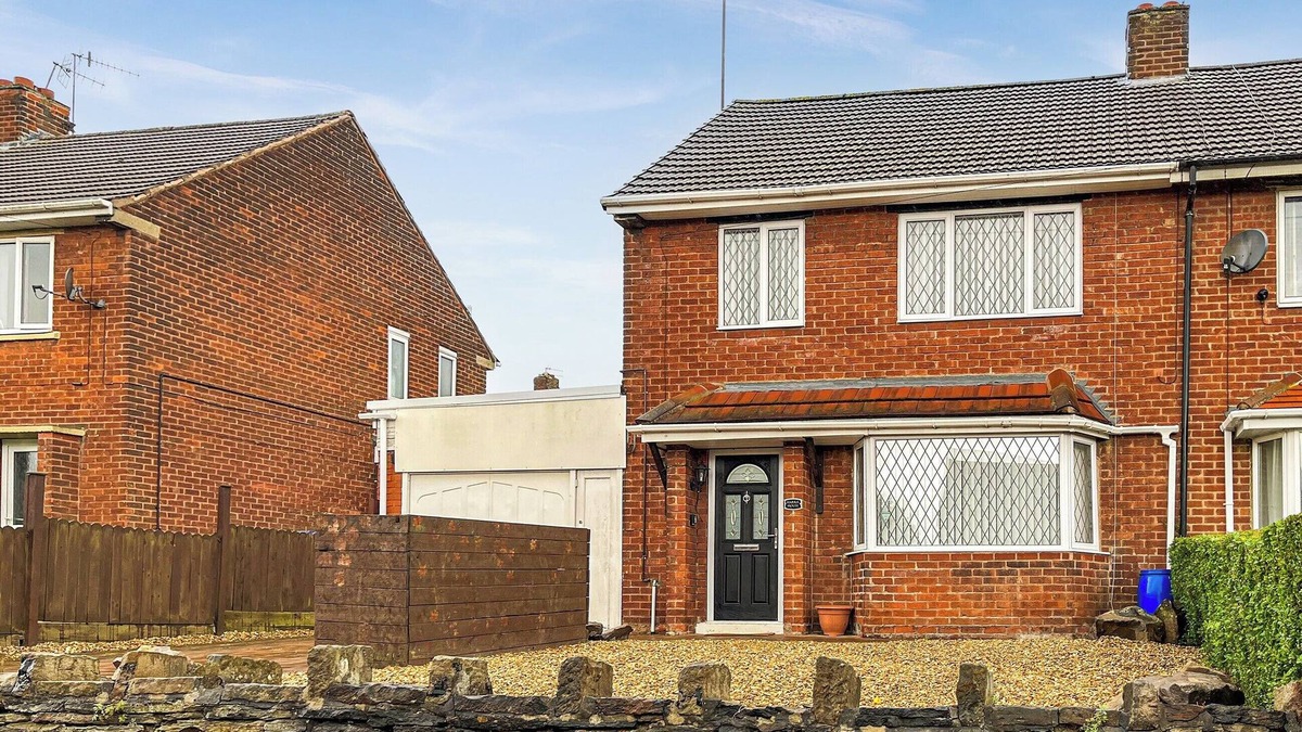 Chesterfield Cottage | 3 bedroom accommodation in Inkersall, near Chesterfield