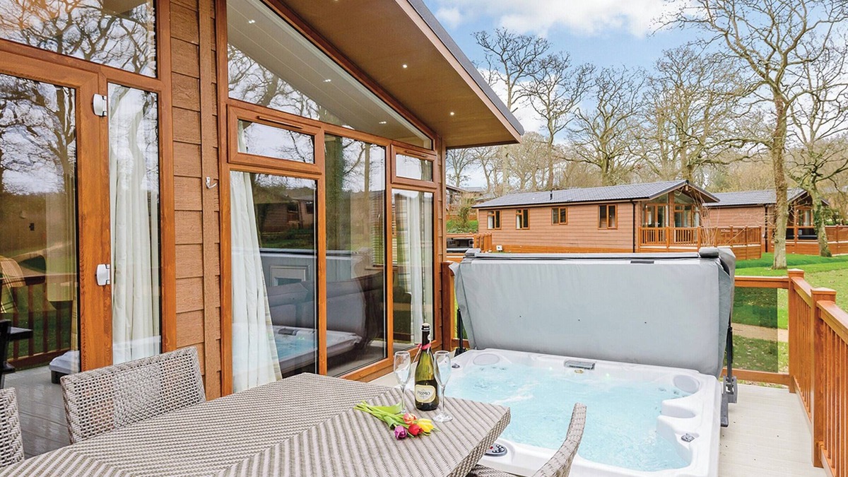 Holton Heath Ski Chalet | 3 bedroom accommodation in Holton Heath