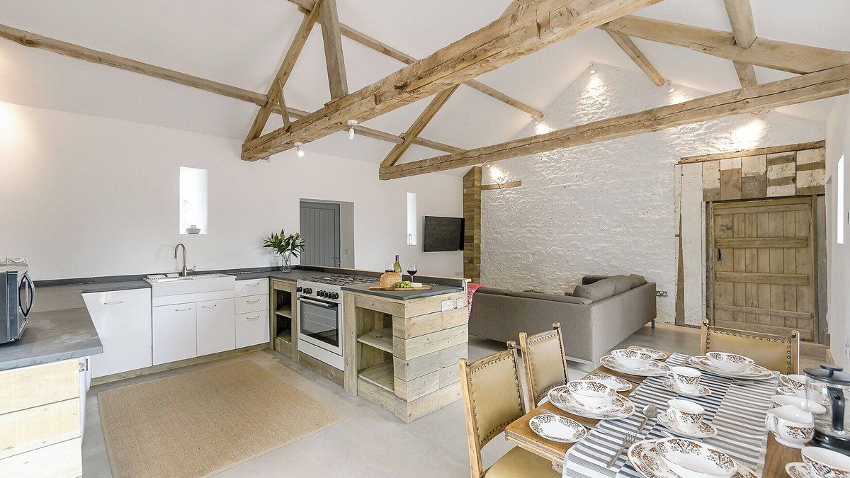 Coed-Y-Paen Cottage | 3 bedroom accommodation in near Llangybi