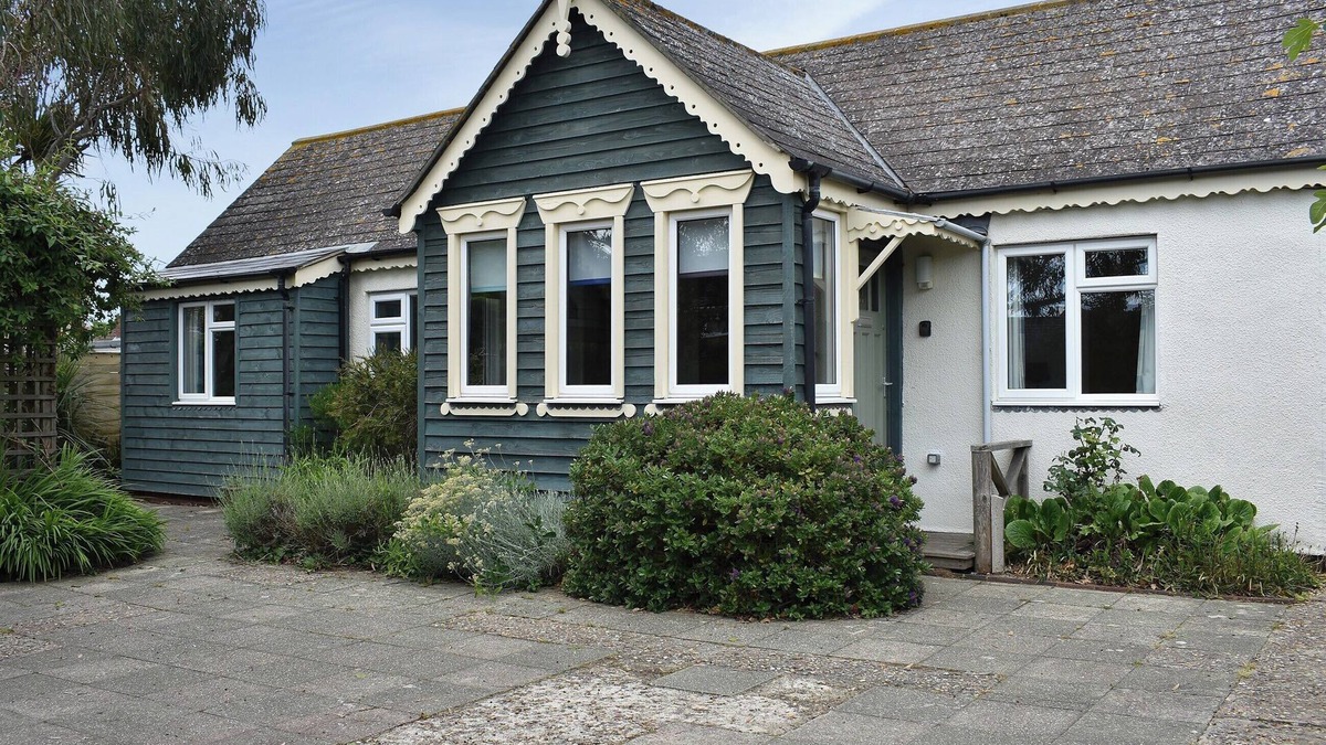 Middleton-on-Sea Cottage | 3 bedroom accommodation in Elmer, near Middleton on Sea