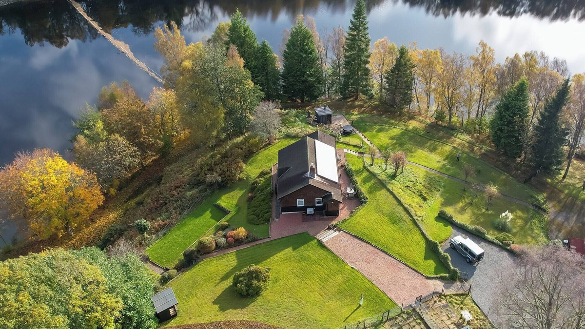 Pitlochry Cottage | 3 bedroom accommodation in Loch Tummel