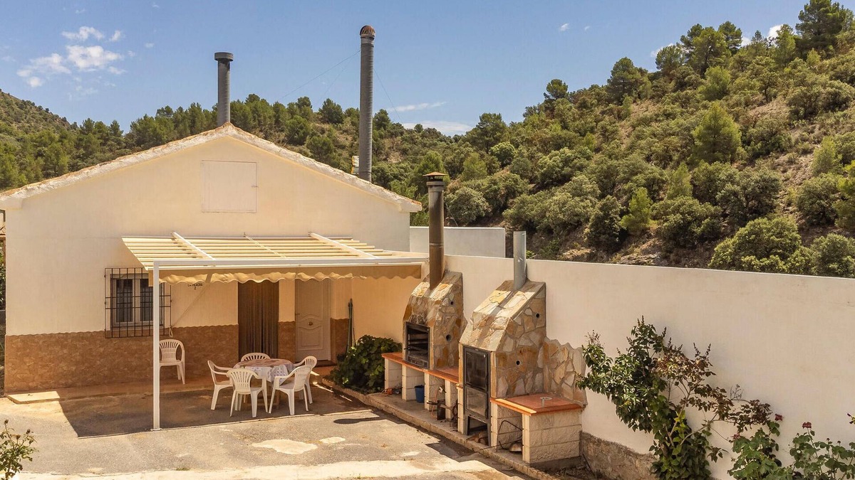 Oria House | 3 bedroom accommodation in El Campillo