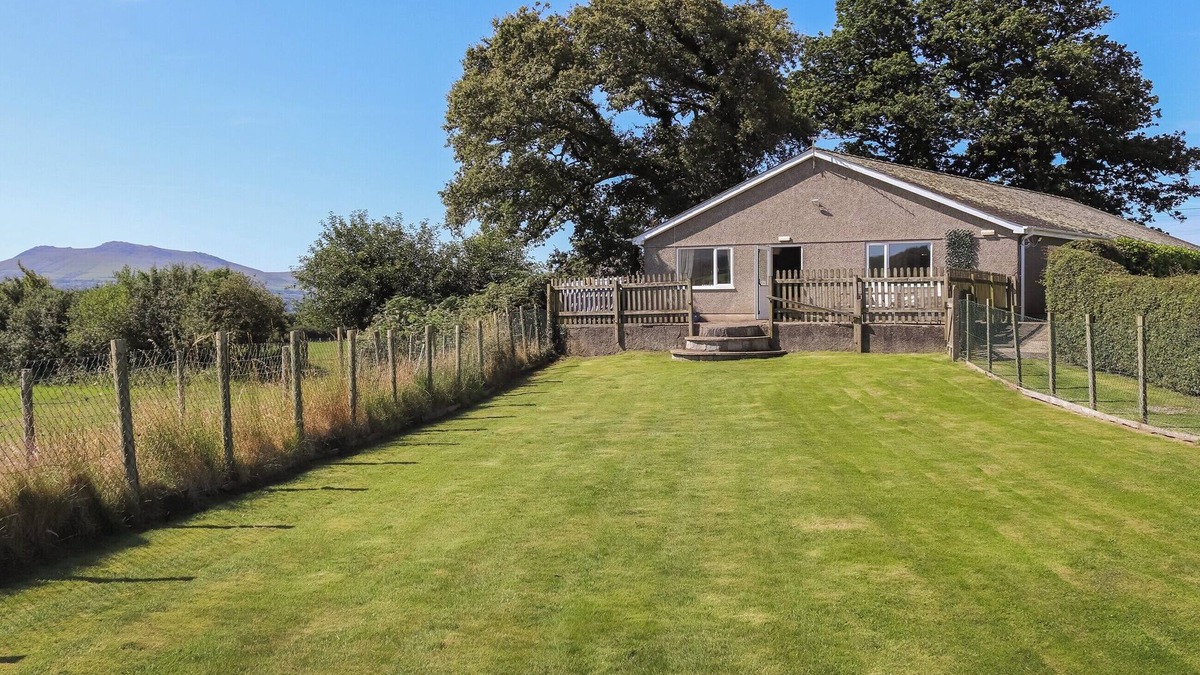 Llandwrog Cottage | 3 bedroom accommodation in Caernarfon