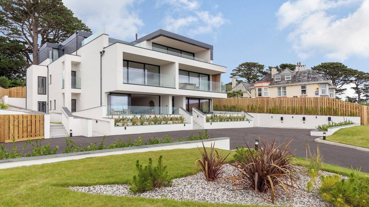 Carlyon Bay Cottage | 3 bedroom accommodation in Chi An Mor