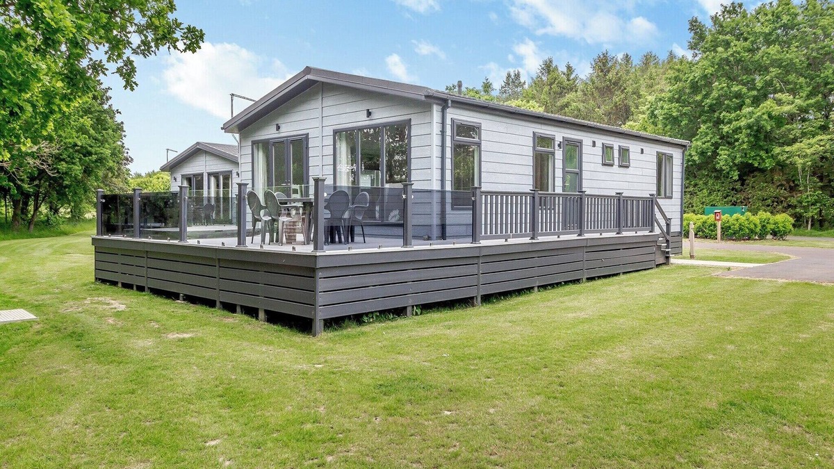 Earls Colne Ski Chalet | 3 bedroom accommodation in Earls Colne, Colchester