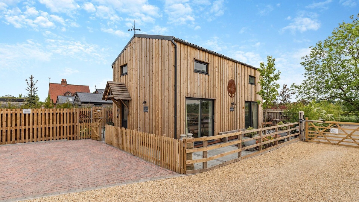 Derbyshire Cottage | 3 bedroom accommodation in Church Broughton, near Derby
