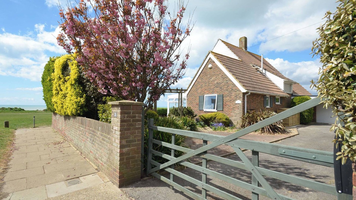 Rustington Cottage | 3 bedroom accommodation in Rustington