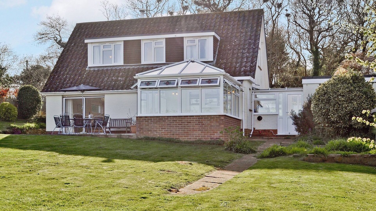 Brighstone Cottage | 3 bedroom accommodation in Brighstone