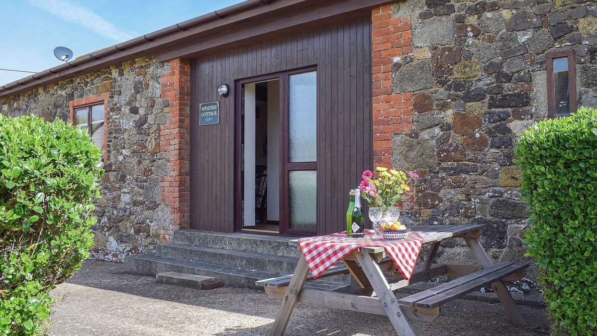Newport Cottage | 3 bedroom accommodation in Brighstone