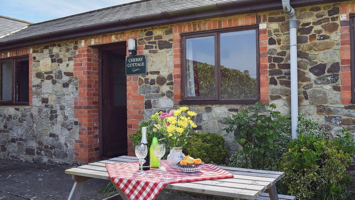 Newport Cottage | 3 bedroom accommodation in Brighstone