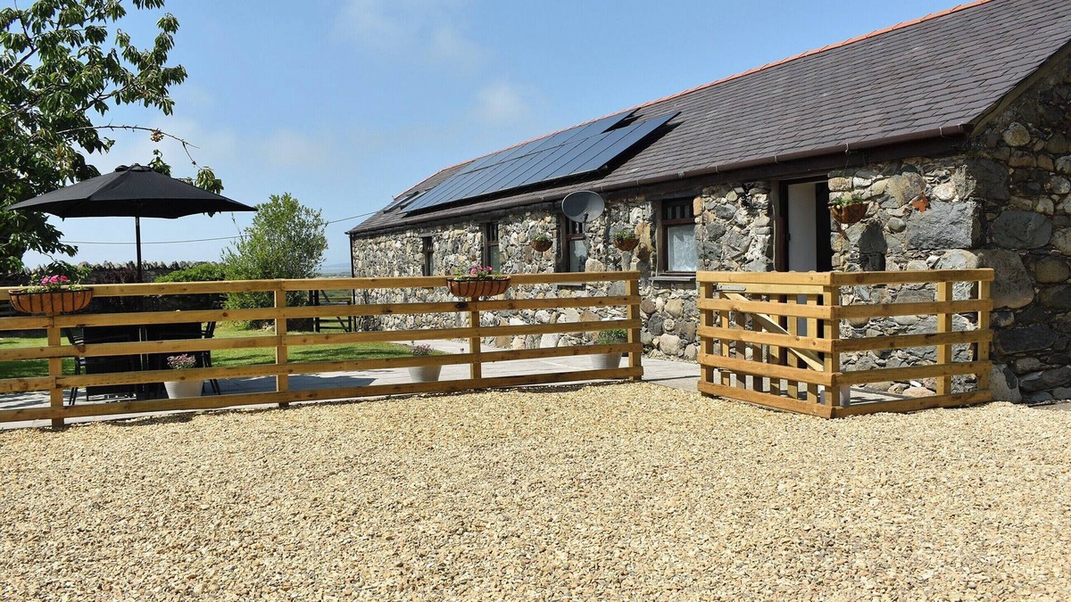 Dinas Cottage | 3 bedroom accommodation in Caerarfon
