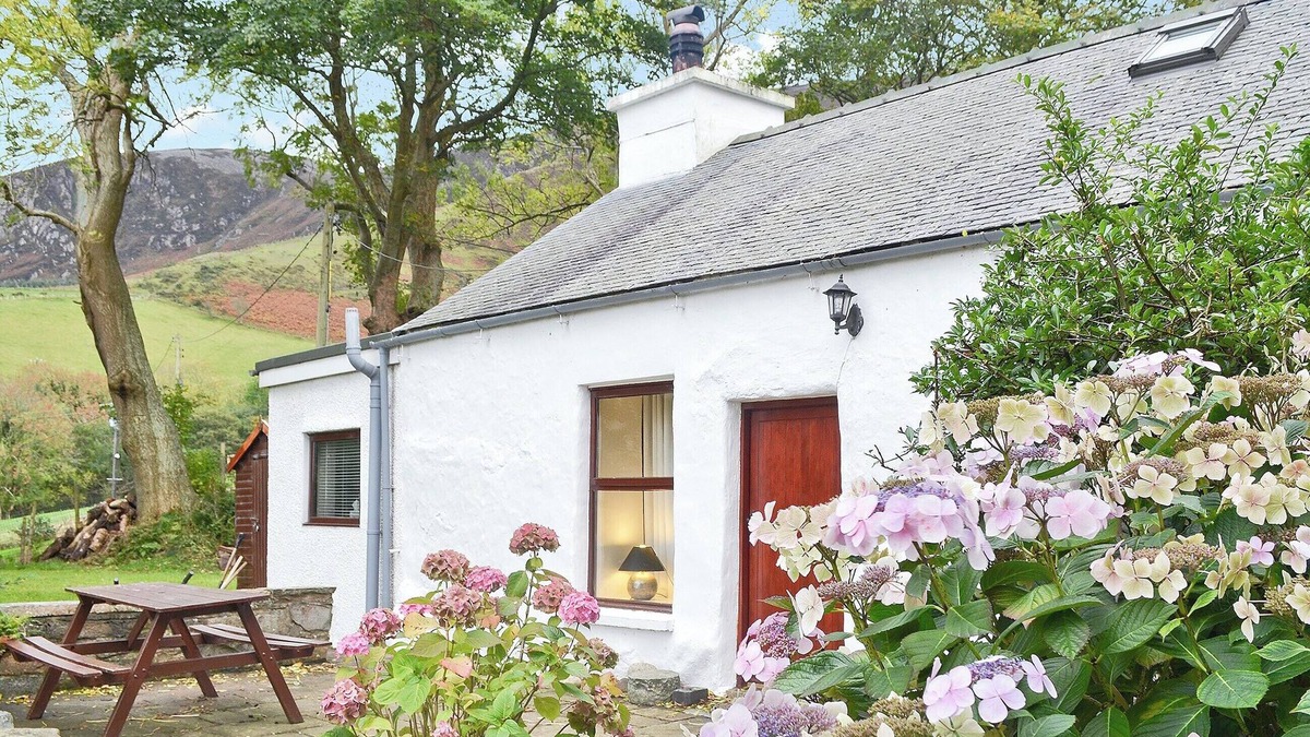 Trefor Cottage | 3 bedroom accommodation in Trefor, near Caernarfon