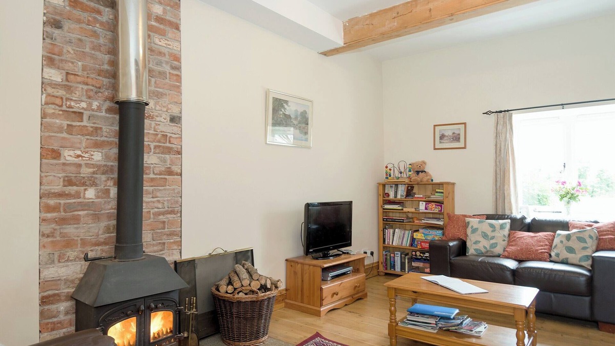 Christian Malford Cottage | 3 bedroom accommodation in Foxham, near Chippenham