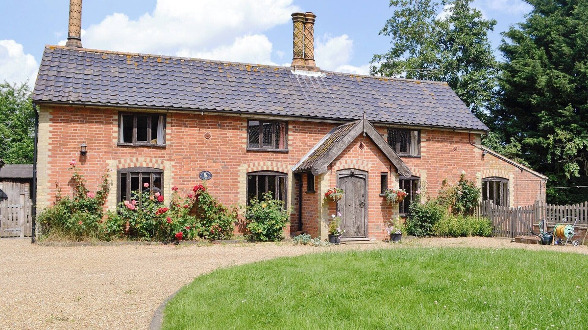 Halesworth Cottage | 3 bedroom accommodation in Linstead Parva, near Southwold