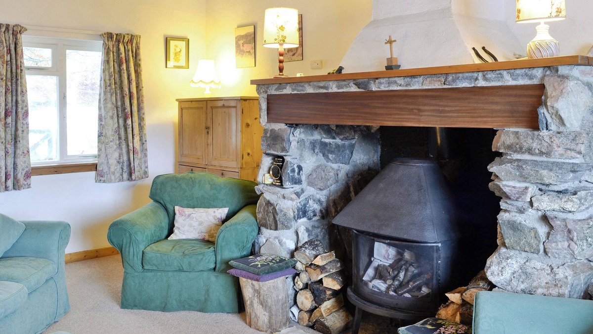 Invergarry Cottage | 3 bedroom accommodation in Invergarry, Tomdoun