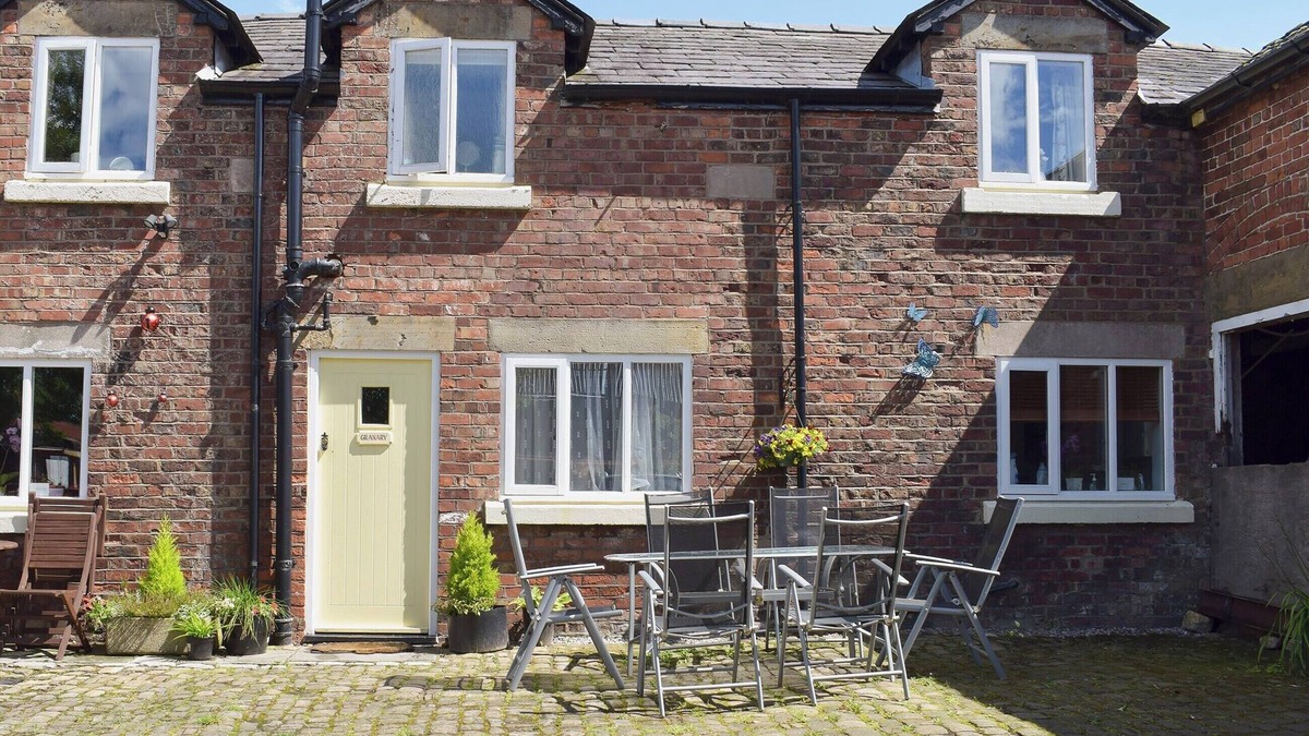 Ormskirk Cottage | 3 bedroom accommodation in Burscough, near Southport