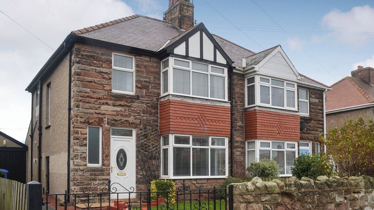 Seahouses Cottage | 3 bedroom accommodation in Seahouses, near Alnwick