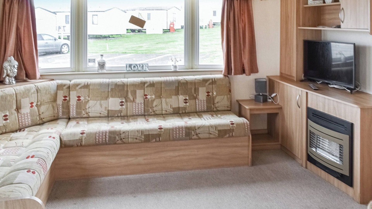 Leysdown-on-Sea Cottage | 3 bedroom accommodation in Isle Of Sheppey, near Faversham
