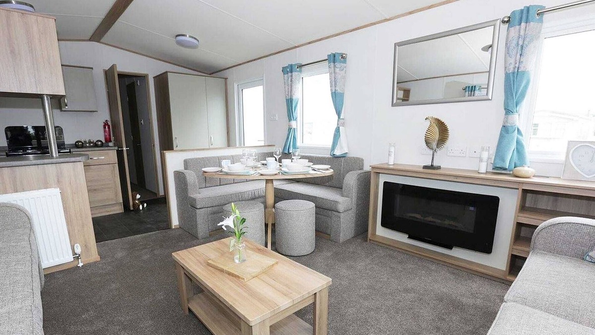 Frampton House | 3 bedroom accommodation in Hubbert’s Bridge, near Boston
