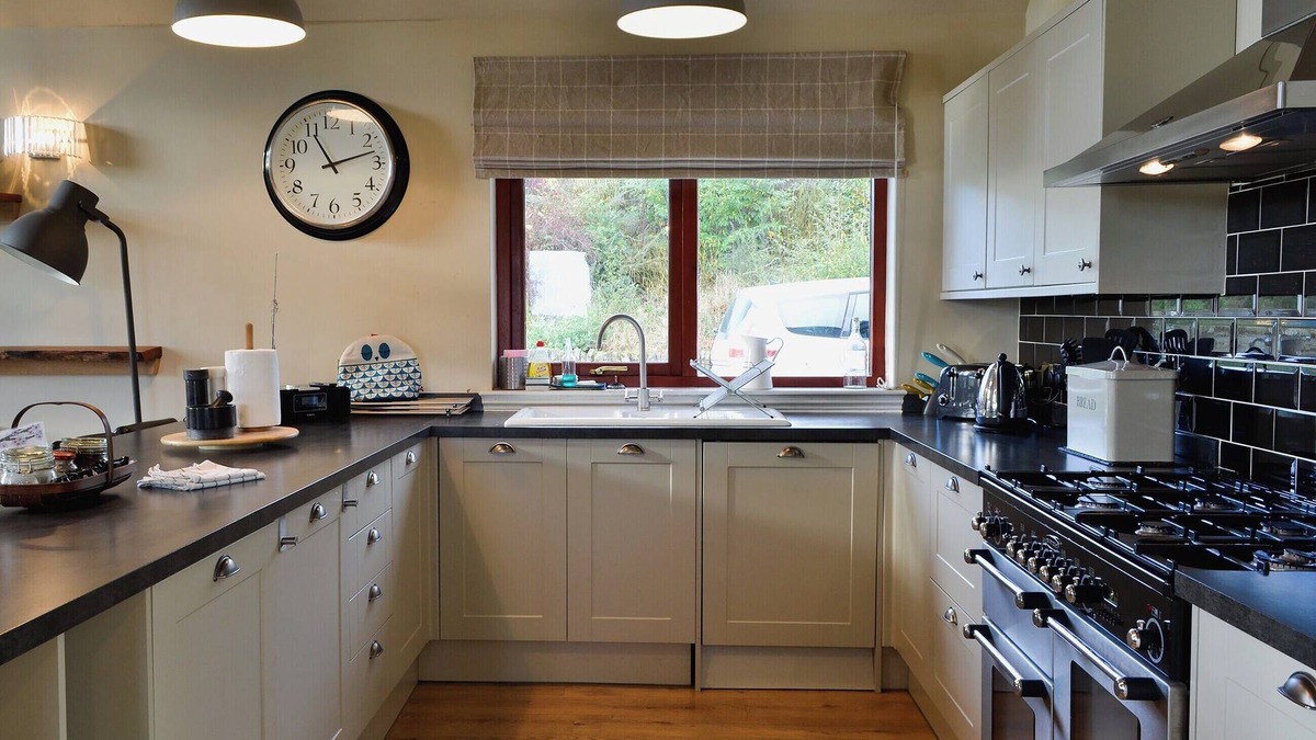Glenisla Cottage | 3 bedroom accommodation in Invergowrie, near Dundee
