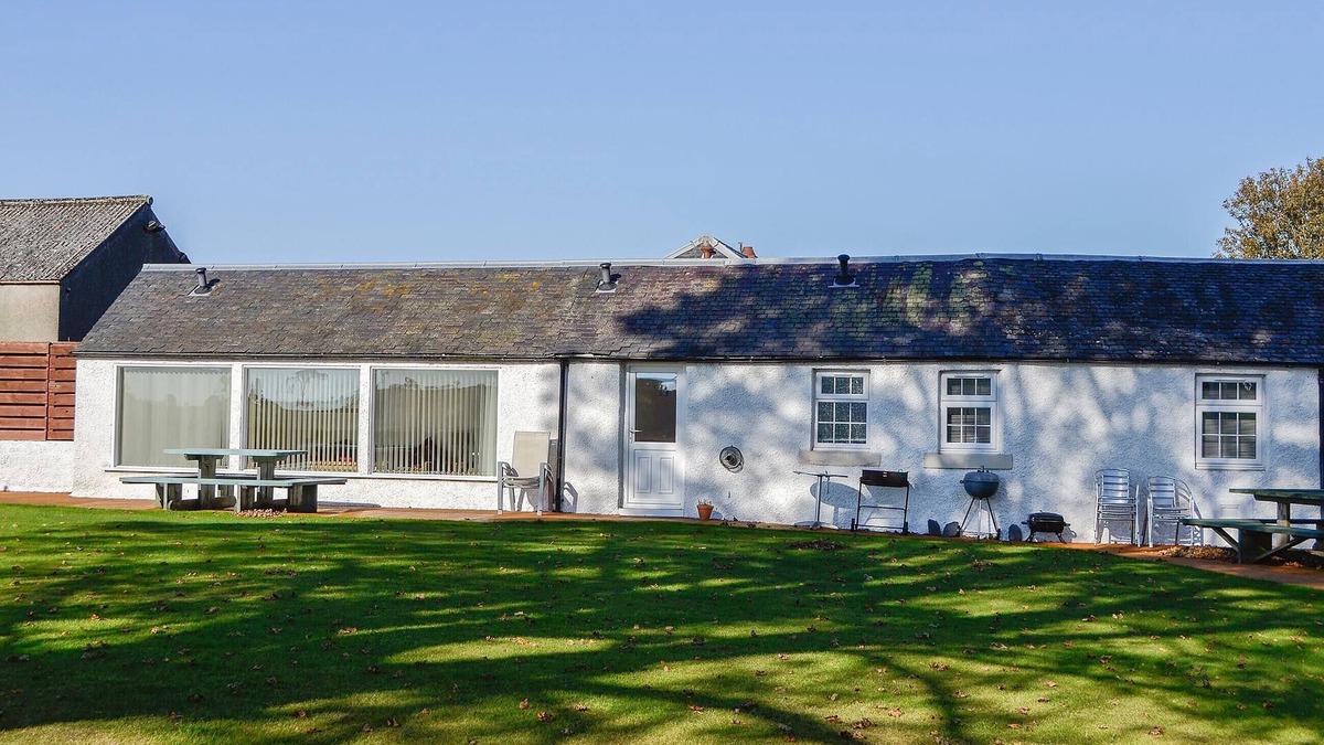 Glenisla Cottage | 3 bedroom accommodation in Invergowrie, near Dundee