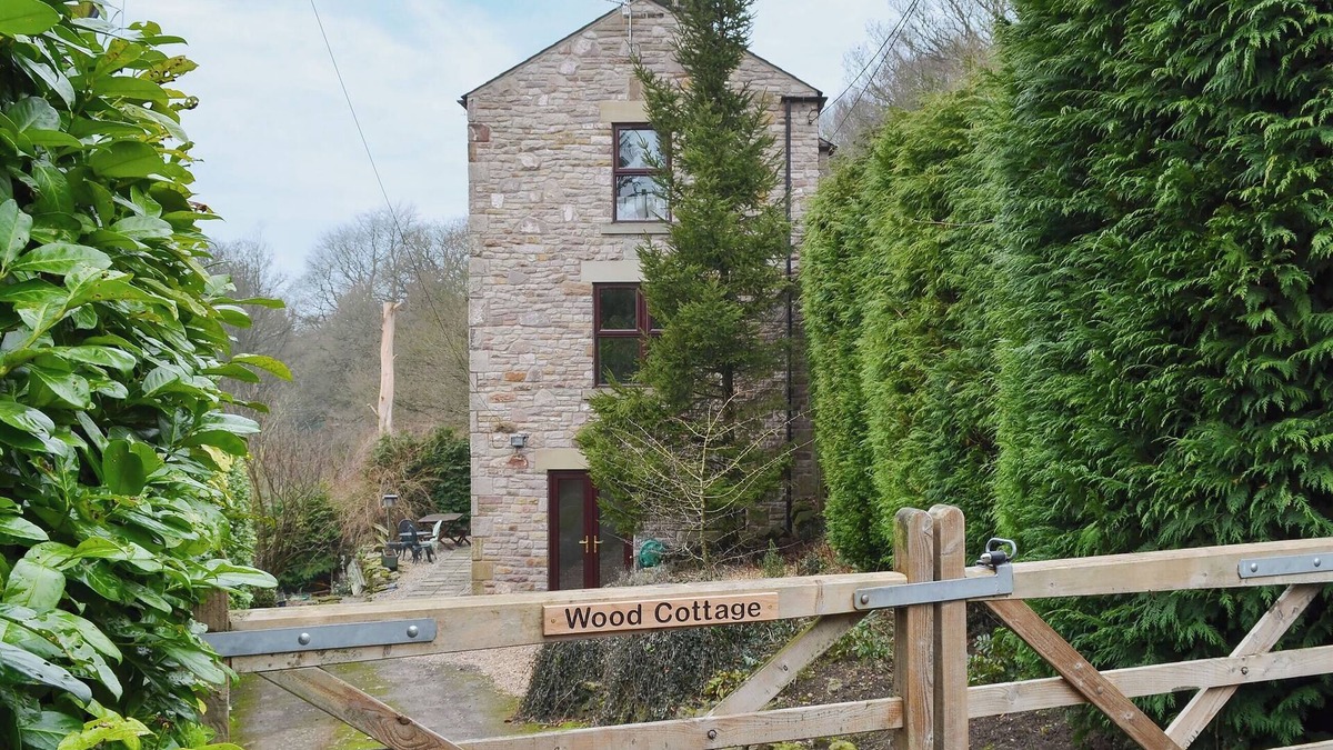 Buxworth Cottage | 3 bedroom accommodation in Buxworth, High Peak