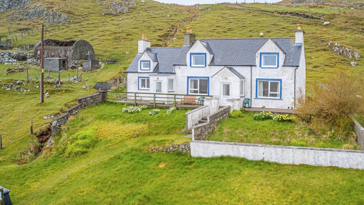 Lewis and Harris Cottage | 3 bedroom accommodation in Lemreway