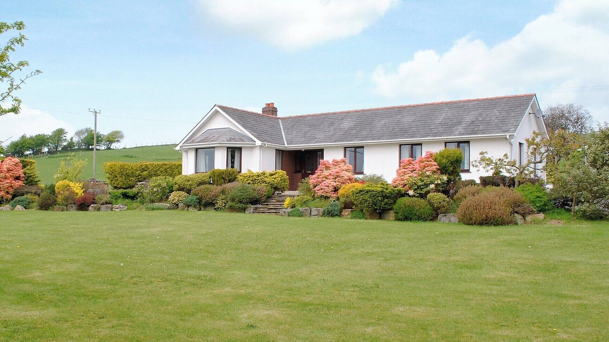 Tal-gareg Cottage | 3 bedroom accommodation in Bwlchyfadfa, Talgarreg