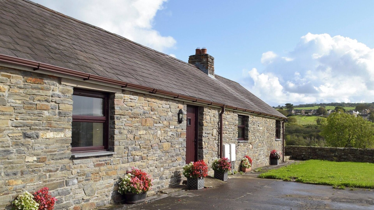 Pont Yates Cottage | 3 bedroom accommodation in Pontyates, near Kidwelly