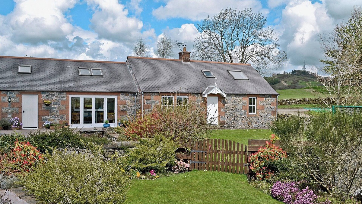 Newbridge Cottage | 3 bedroom accommodation in Irongray, Dumfries