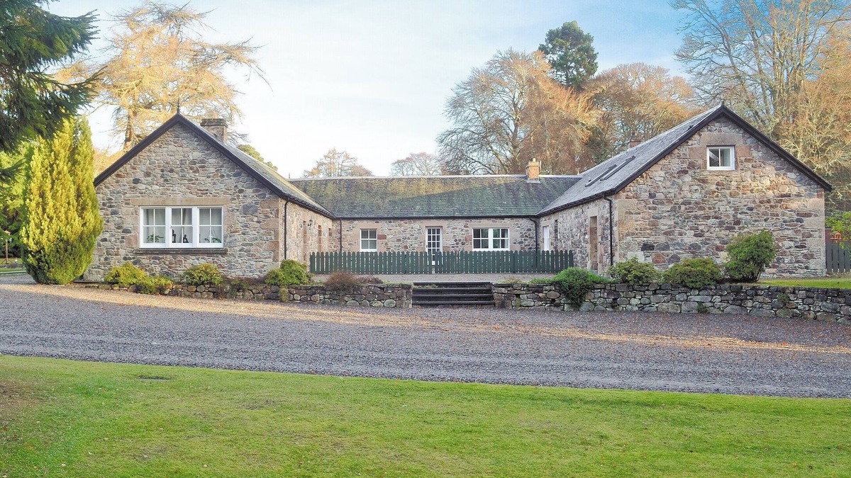 Scaniport Cottage | 3 bedroom accommodation in Scaniport, near Inverness