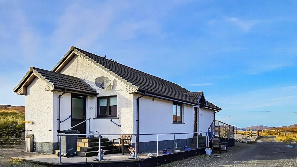 Ardroil Cottage | 3 bedroom accommodation in Gisla, Isle of Lewis